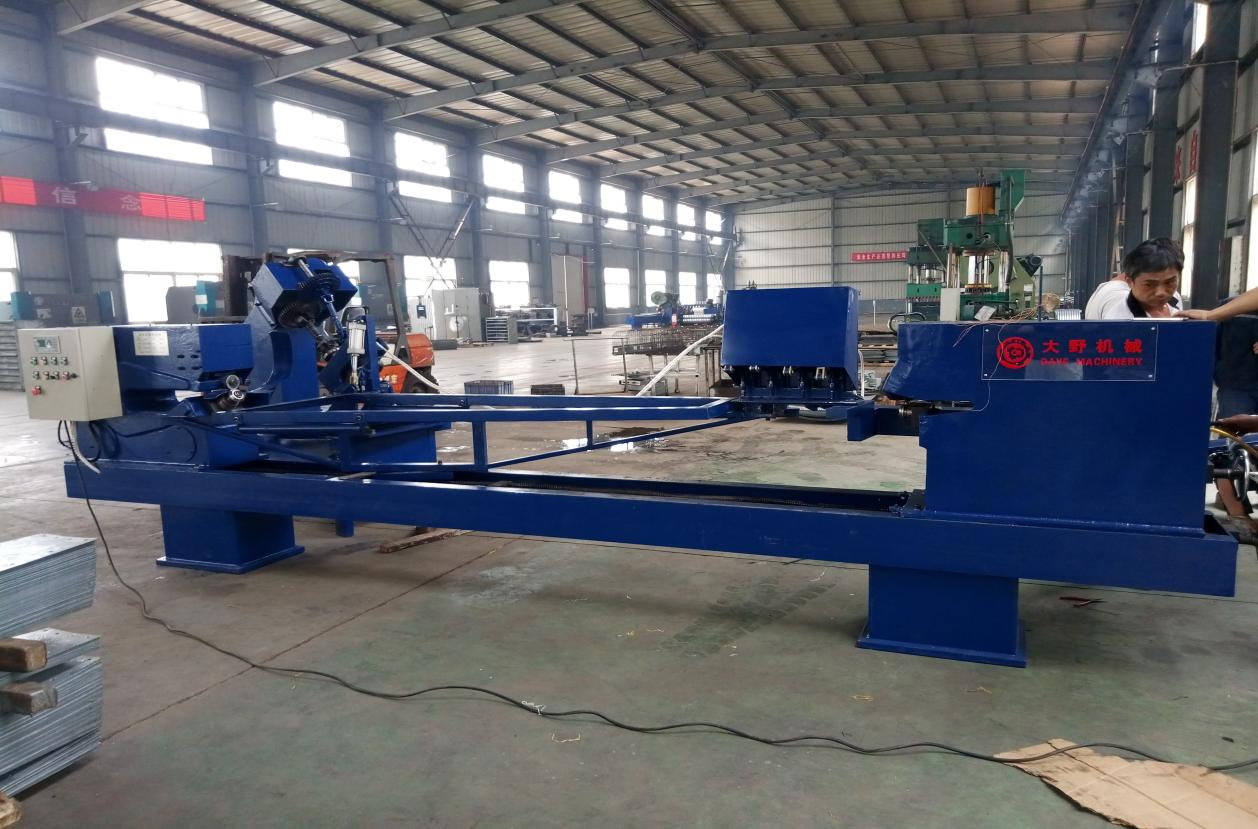 新鄉市大野機械制造有限公司對料塔扇形彎邊機的開發研制，升級換代的變化。